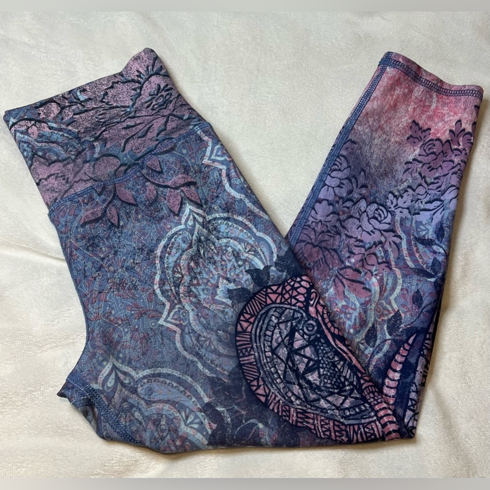 Evolution and Creation Elephant Print Yoga Athletic Size S